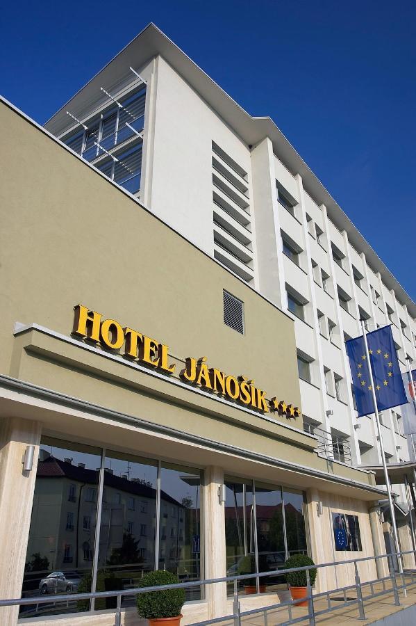 Hotel Janosik Liptovsky Mikulas Exterior photo