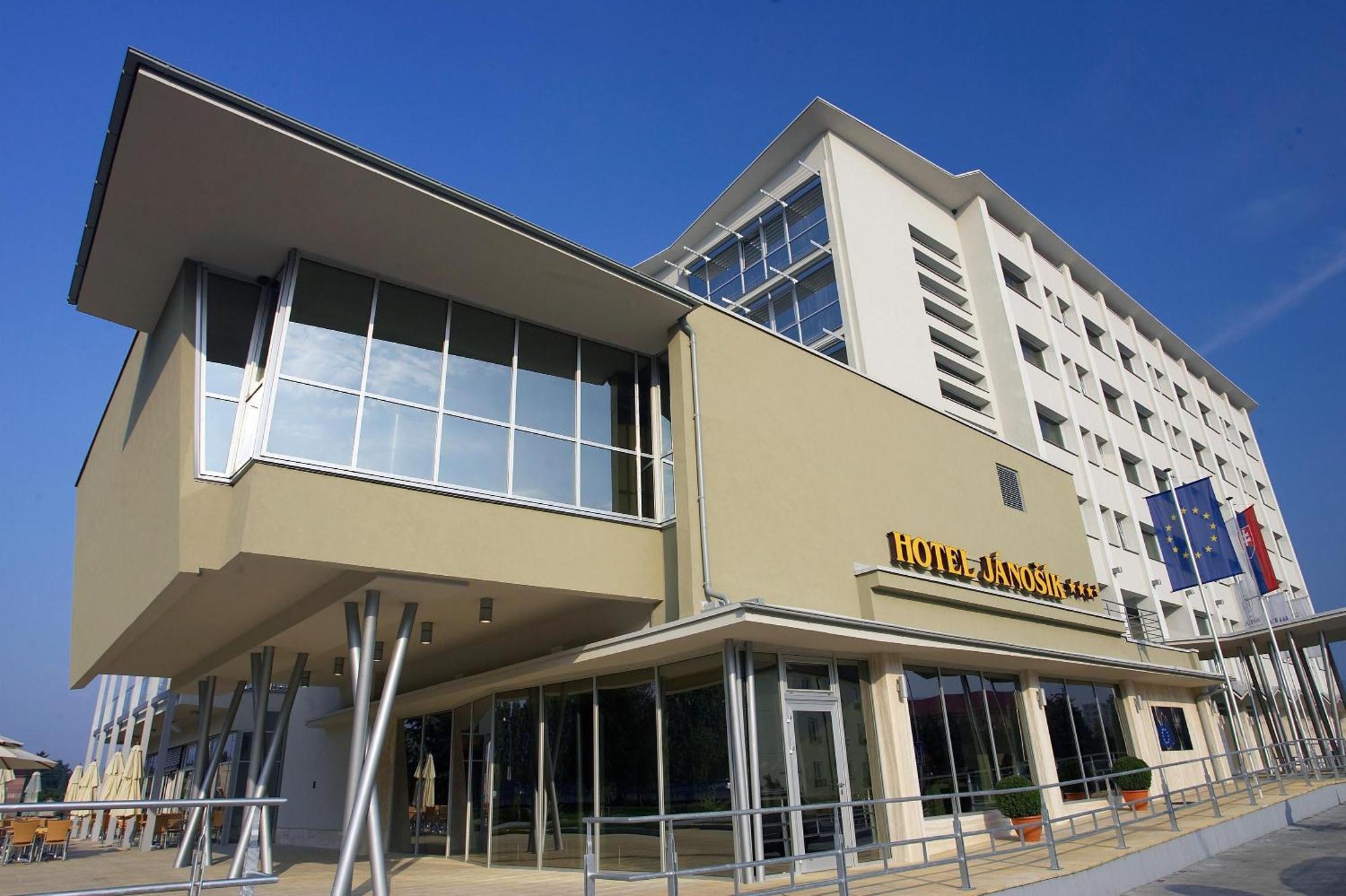 Hotel Janosik Liptovsky Mikulas Exterior photo